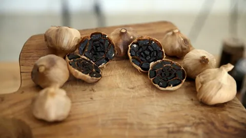 تصویر 6 از سیر سیاه کره‌ ای ستاره دخت با قیمت مناسب و اقتصادی